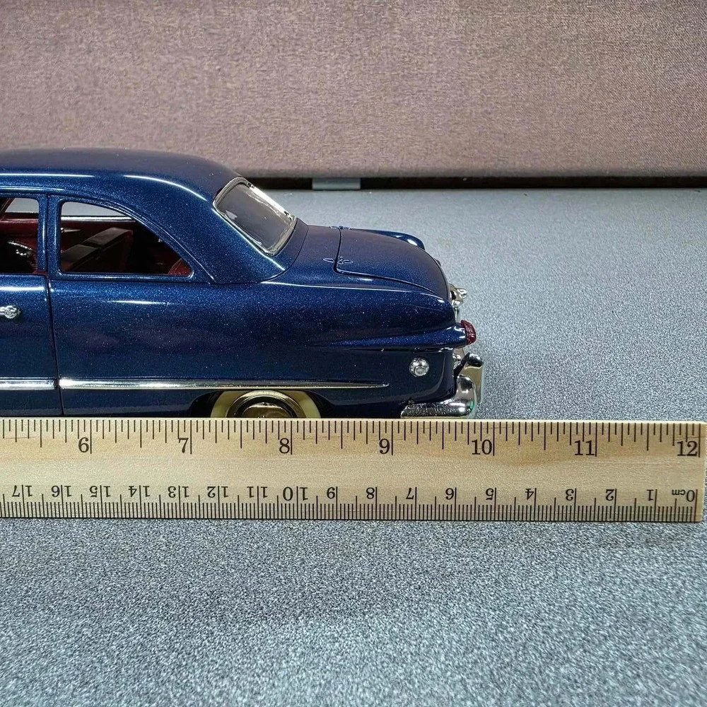 Ford 1949 Custom Coupe Diecast Model 1:18 Mira Solido Excellent Metallic